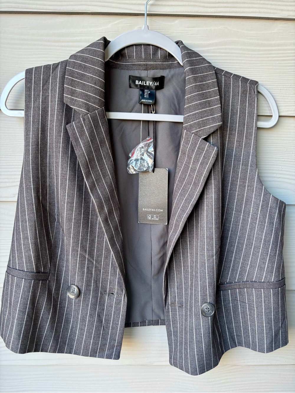 Bailey 44 Gray Pinstripe Cropped Blazer Vest NWT Size S - Picture 1 of 6